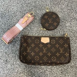 Pochette with pink strap